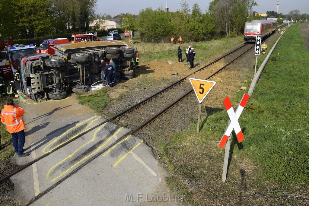 Schwerer VU LKW Zug Bergheim Kenten Koelnerstr P182.JPG - Miklos Laubert